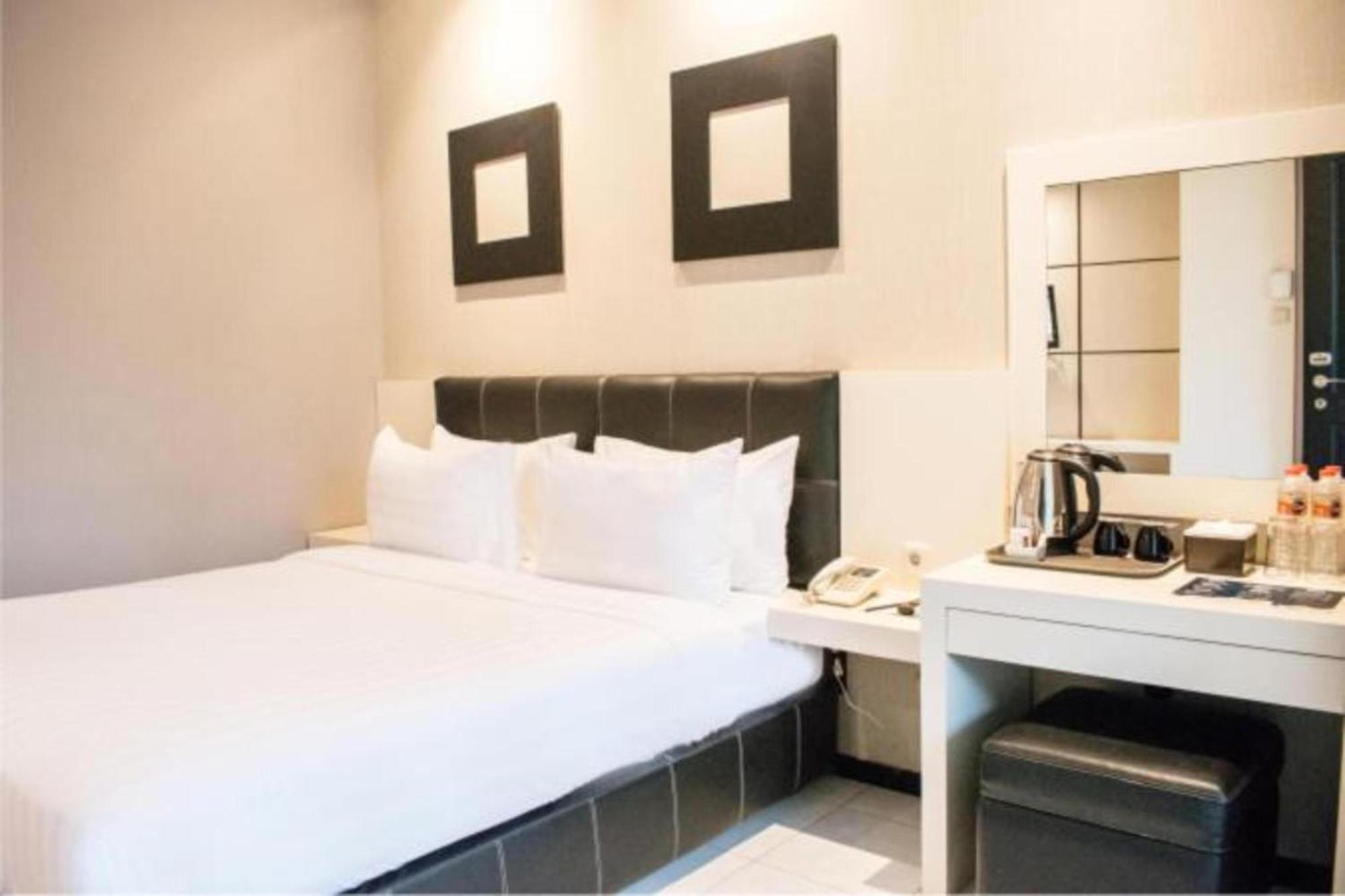 Luminor Hotel Jember By Wh Jembel Exterior foto