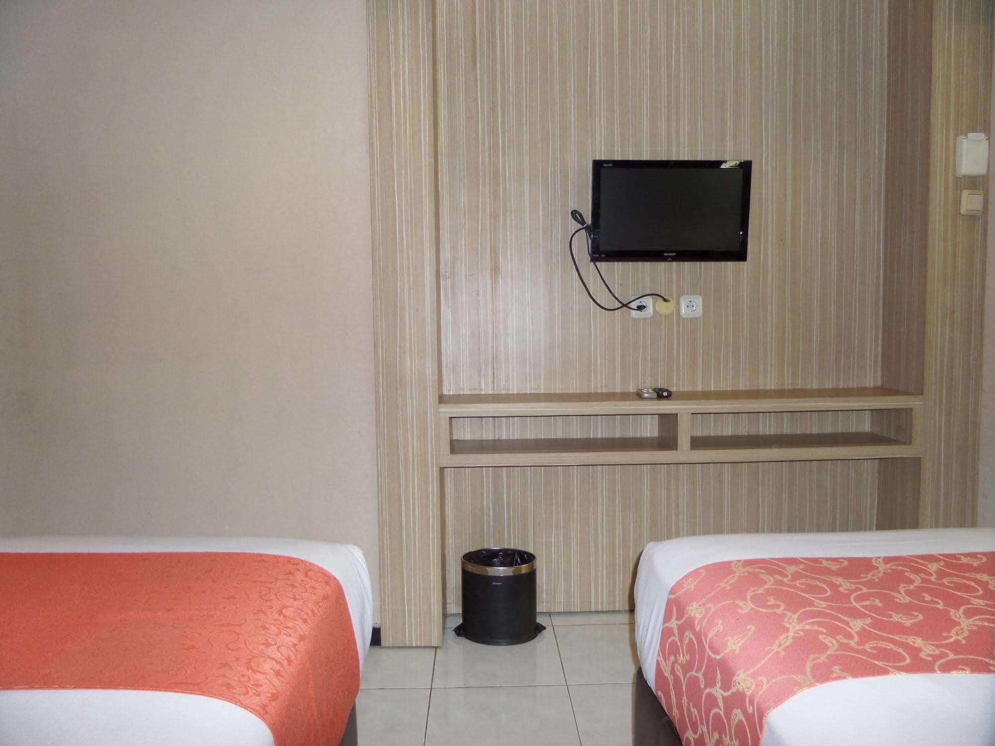 Luminor Hotel Jember By Wh Jembel Exterior foto